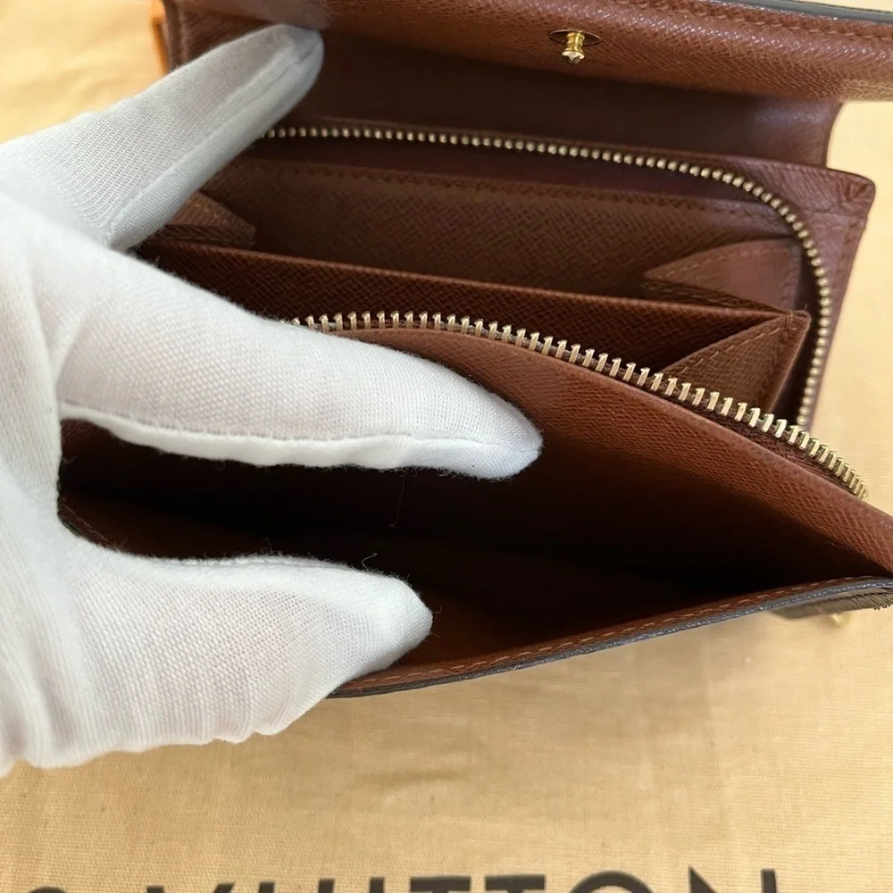 Louis Vuitton Tresor Wallet Monogram Zip Around Porte Monnaie Billets EUC